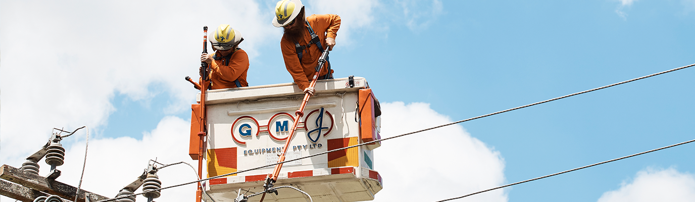 Ausgrid Field Service Officers repairing overhead lines